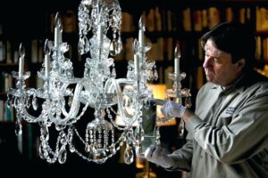 chandelier-cleaning-service