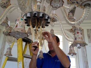 chandelier-cleaning-services